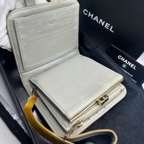 Chanel Chocolate bar Cocomark Enamel Bi-fold wallet - Picture 10 of 13